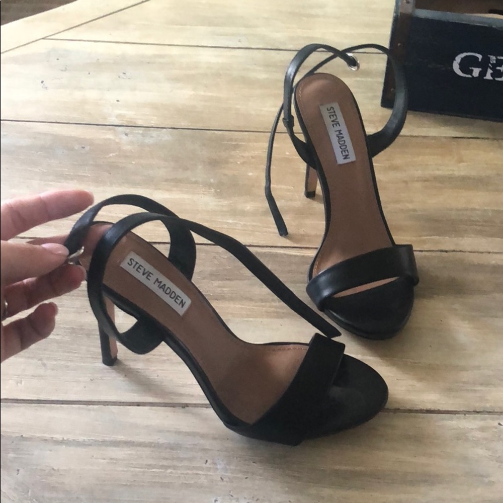 Steve Madden black pump